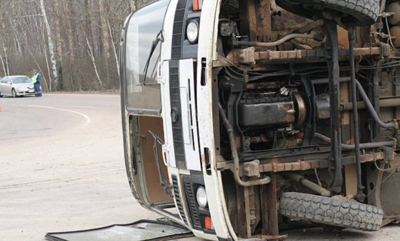 مصرع 13 شخصاً في انقلاب حافلة زفاف في نيبال