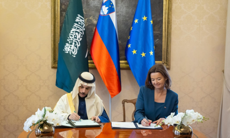 وزير الخارجية يوقع اتفاقية تعاون مع سلوفينيا لتعزيز الشراكة