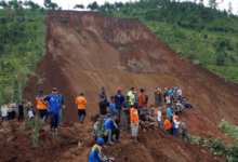 ارتفاع ضحايا انهيار التربة في إندونيسيا إلى 74 قتيلاً
