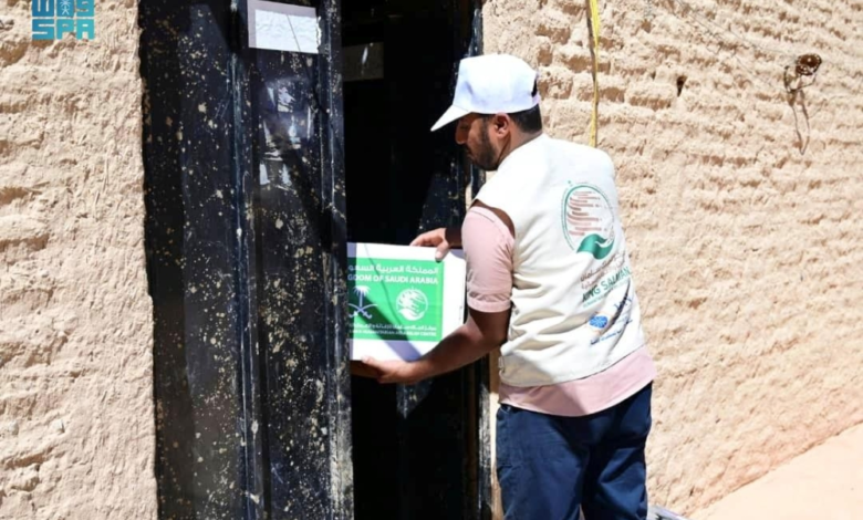 مركز الملك سلمان يوزع تموراً في حضرموت وشبوة ضمن خطة 2026