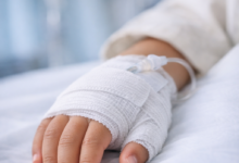 Children's finger injuries: causes, treatment, and natural healing
