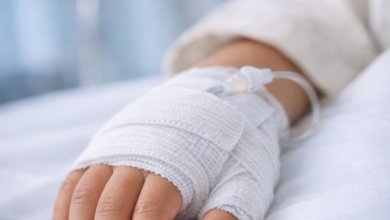 Children's finger injuries: causes, treatment, and natural healing