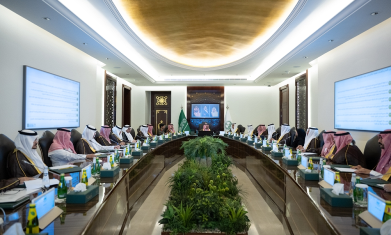 نائب أمير مكة يترأس لجنة الحج والعمرة لبحث استعدادات رمضان