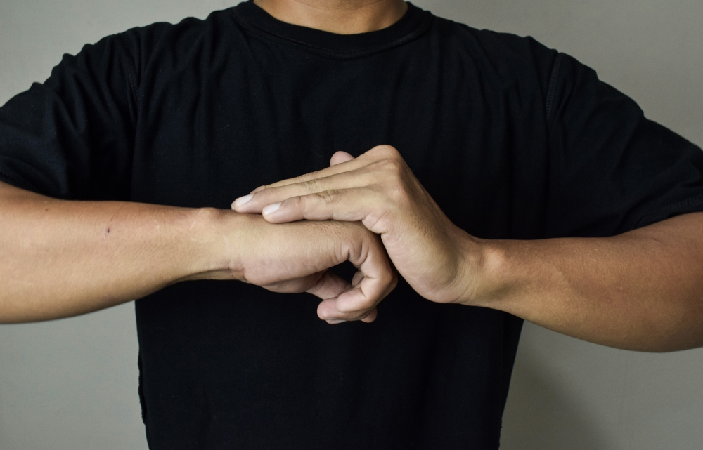 Cracking your knuckles and its harmful effects