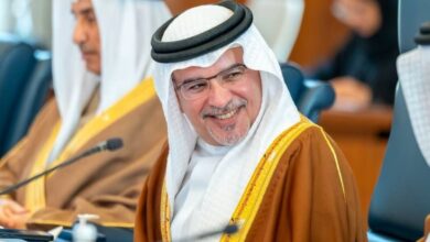 ولي عهد البحرين يصل الرياض ويستقبله نائب أمير المنطقة