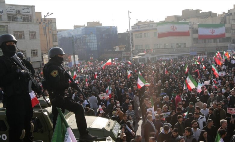 خامنئي يعفو عن 2108 سجناء في إيران ويستثني المتظاهرين