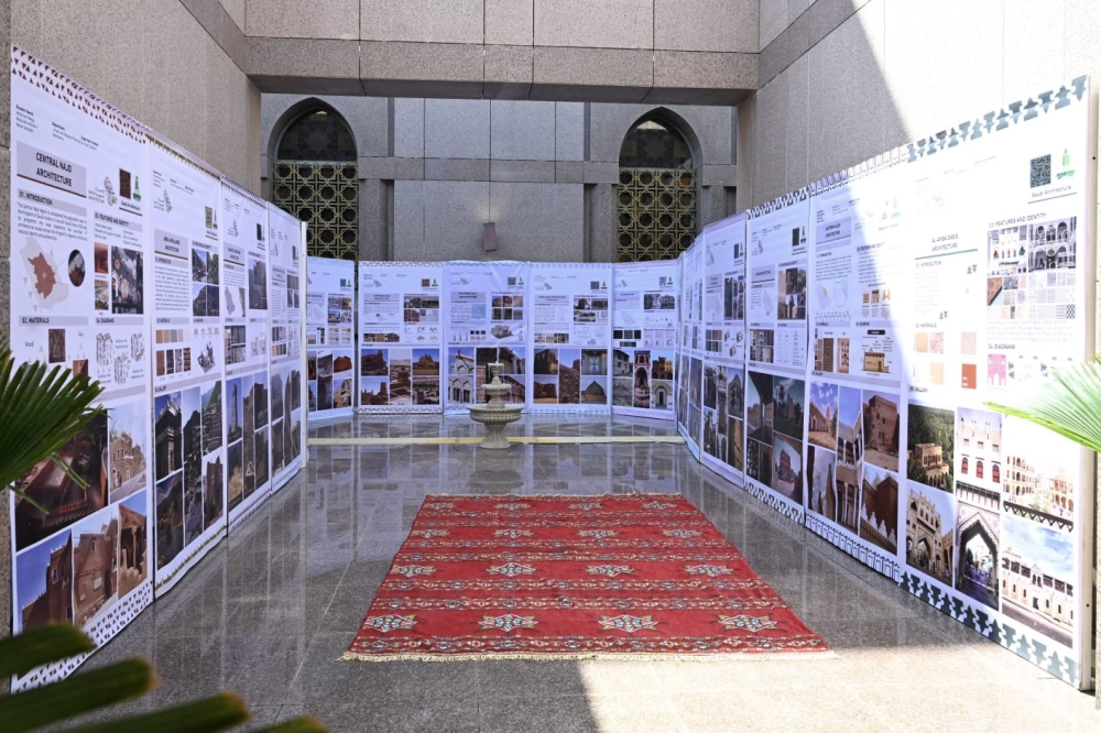 طلاب جامعة الملك عبدالعزيز يستعرضون مشاريع التراث المعماري