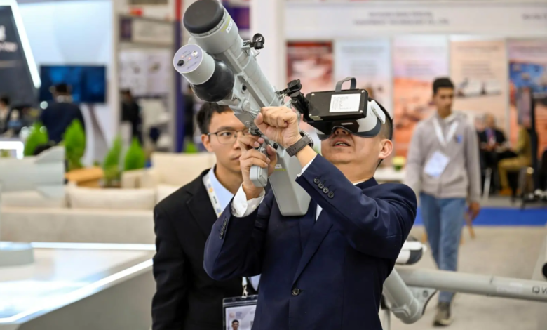 الصين تعرض تقنيات عسكرية متطورة في معرض الدفاع العالمي 2026