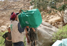 مركز الملك سلمان يوزع مساعدات إيوائية في صعدة باليمن