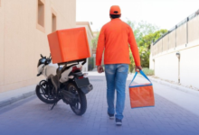 النقل تحظر عمل الأفراد في توصيل الطلبات بالدراجات النارية