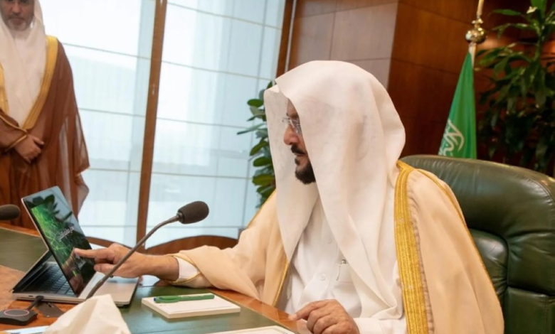 وزير الشؤون الإسلامية يدشن خدمات رقمية لتحقيق رؤية 2030