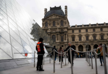 ضبط شبكة احتيال تذاكر متحف اللوفر: خسائر بالملايين وتورط موظفين