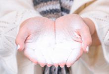 أسباب برودة الأطراف وعلاجها: دليلك الطبي الشامل