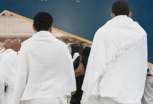 إيقاف شركتي عمرة بسبب مخالفات سكن المعتمرين المصريين