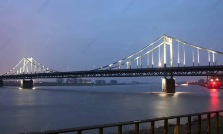 إعادة فتح جسر الرين في ليفركوزن بعد إغلاقه بسبب الجليد