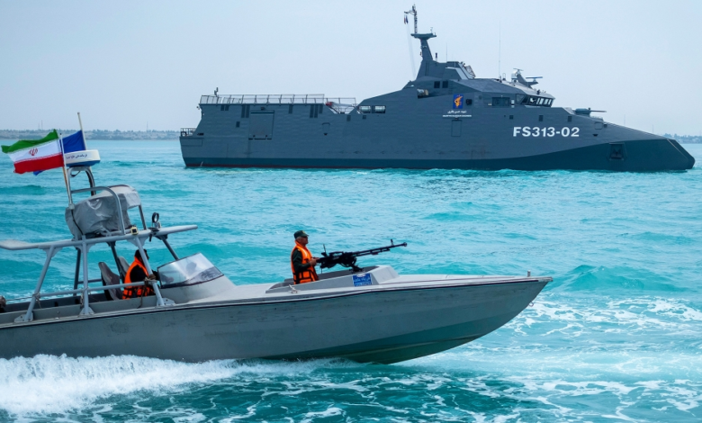 الحرس الثوري يبدأ مناورات في مضيق هرمز قبل مباحثات جنيف