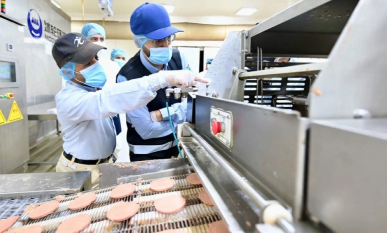 إغلاق منشآت غذائية بمكة وغرامات تصل لـ 10 ملايين ريال