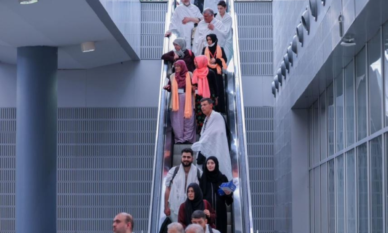 مطار جدة: 870 منصة و10 آلاف موظف لخدمة معتمري 1447هـ