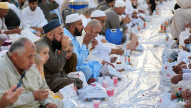 إفطار المسجد الحرام: مشاهد الأخوة والوحدة في رمضان