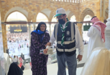 Saudi scouts' efforts in guiding lost people in the Grand Mosque of Mecca