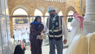 Saudi scouts' efforts in guiding lost people in the Grand Mosque of Mecca