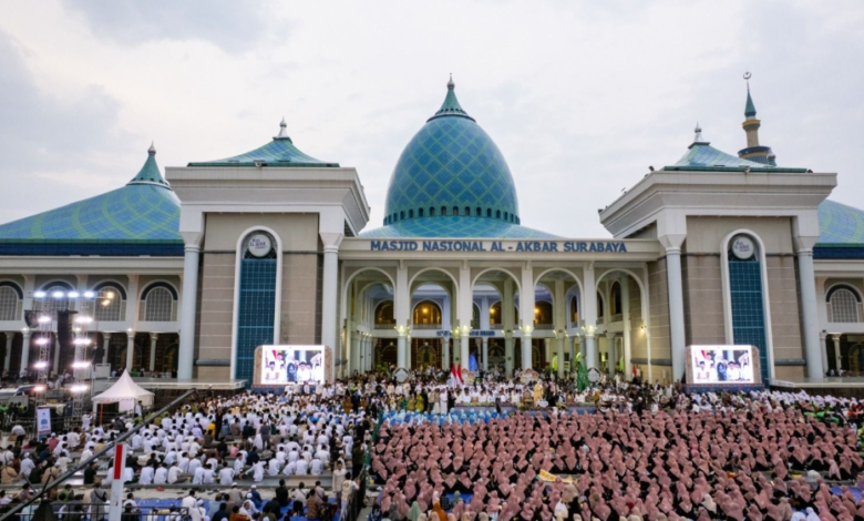 The Custodian of the Two Holy Mosques' Iftar brings together 21,000 fasting people in Indonesia