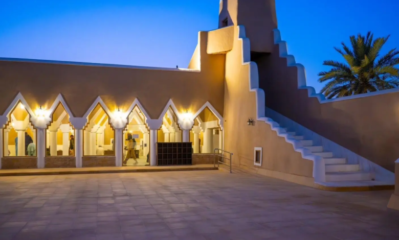 مشروع ولي العهد يجدد المسجد القبلي: إحياء تراث الملك المؤسس