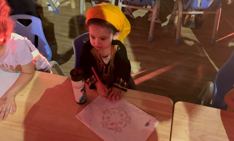 أطفال جدة يحتفلون بيوم التأسيس 2024 بالزي السعودي التراثي