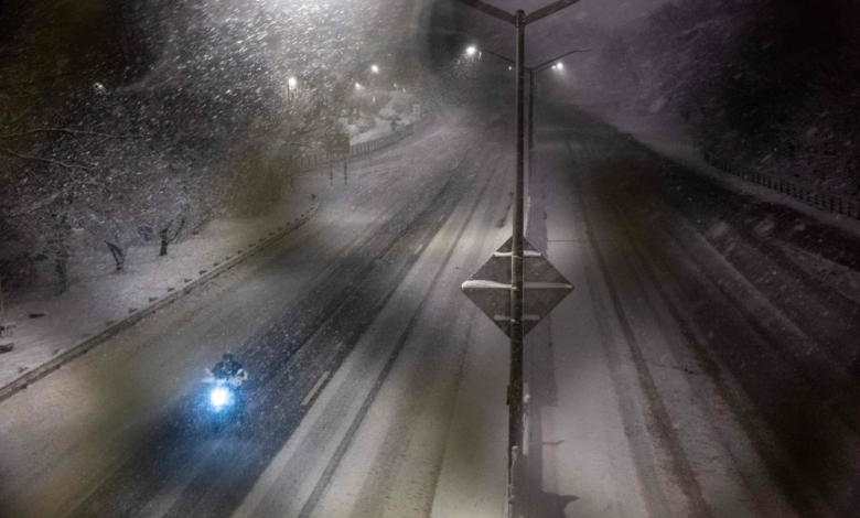 عاصفة ثلجية تاريخية تضرب نيويورك وتشل الحياة بالكامل