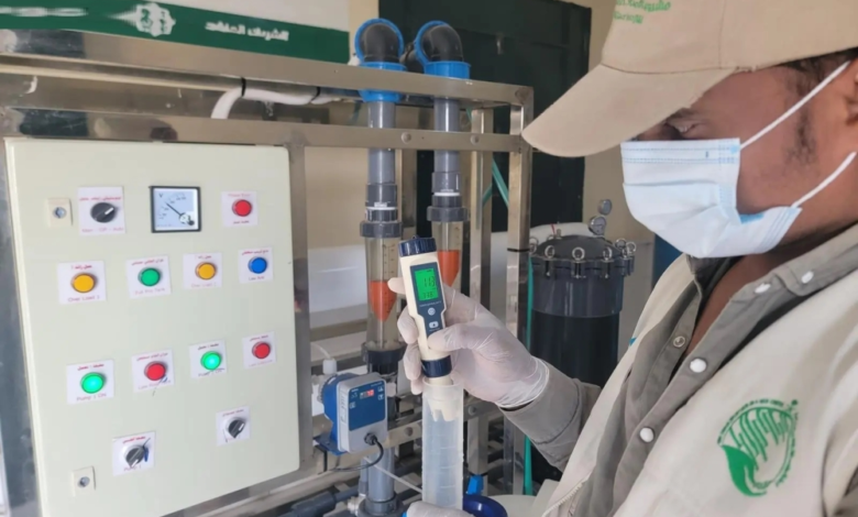 مركز الملك سلمان للإغاثة يدعم الإمداد المائي في الخوخة باليمن