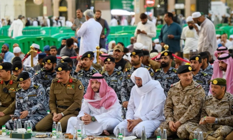 The Deputy Governor of Medina shares Ramadan breakfast with security personnel at the Prophet's Mosque