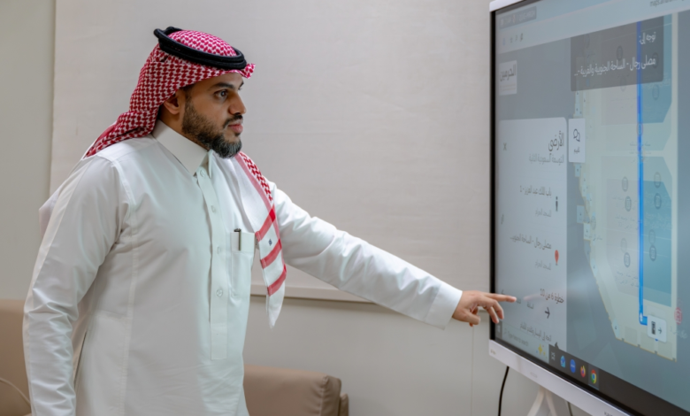 Interactive maps of the Two Holy Mosques: Guiding visitors with 100,000 smart routes