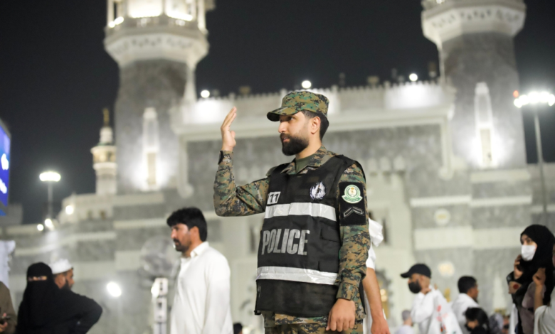جهود الأفواج الأمنية بالمسجد الحرام في رمضان لسلامة المعتمرين